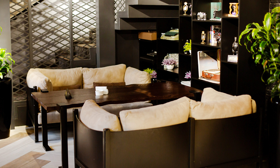 Takeover of furniture store in Rosny-sous-Bois 1