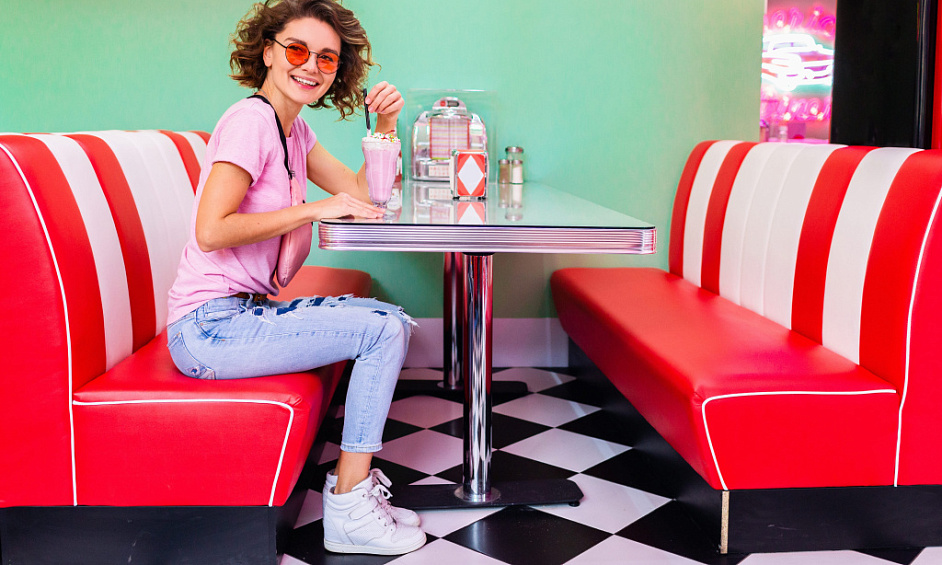 Restaurant 'American Diners' for sale on a busy road 1