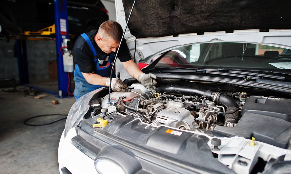 For sale Automobile garage at the gates of Le Mans 1