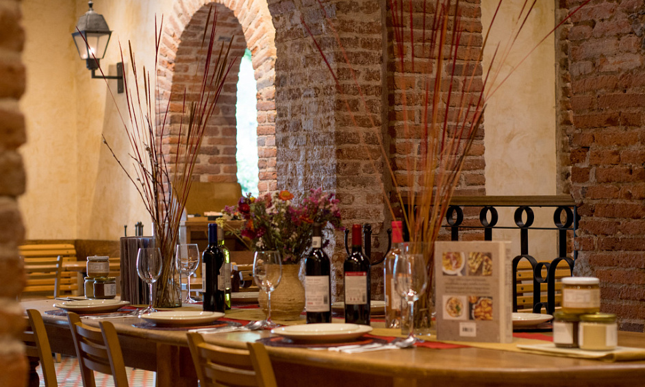 Sale beautiful restaurant in historic center Tours 1