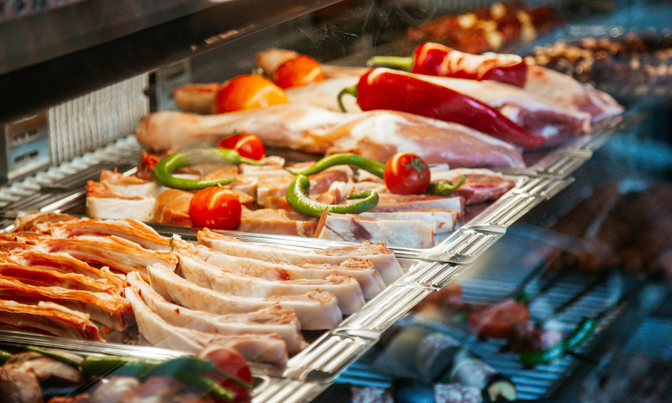 Corner butcher shop, prime location, central Paris 1