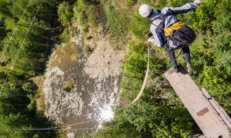 Outdoor free-fall simulator 1