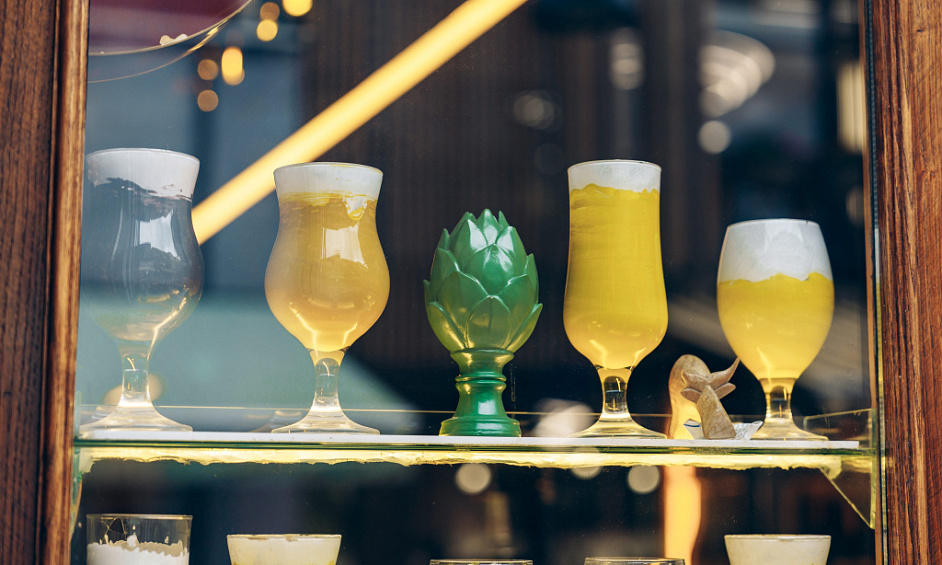 Brasserie for sale as a corner bar in Paris 75006 1