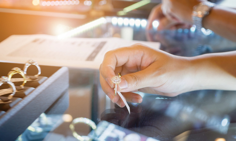 Sale of business (FDC) jewelry shop location No.1 75018 Abbesses 1