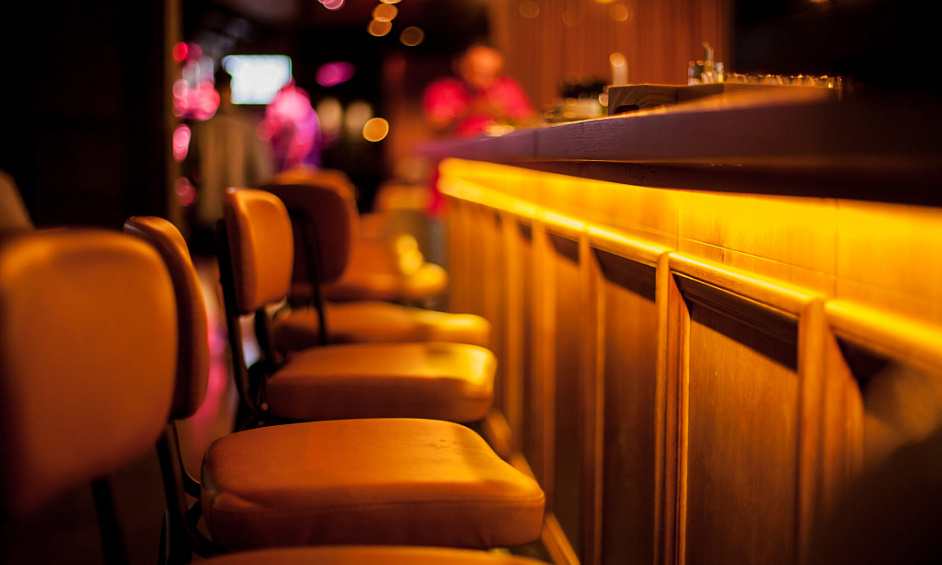 BAR / RESTAURANT- RARE OPPORTUNITY - HIGH PROFITABILITY 1