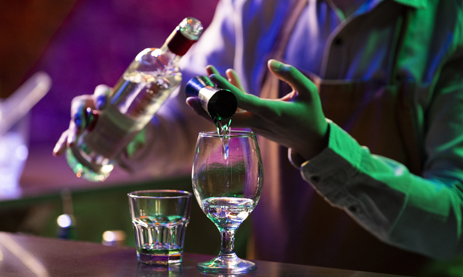 BAR / RESTAURANT- RARE OPPORTUNITY – HIGH PROFITABILITY 1