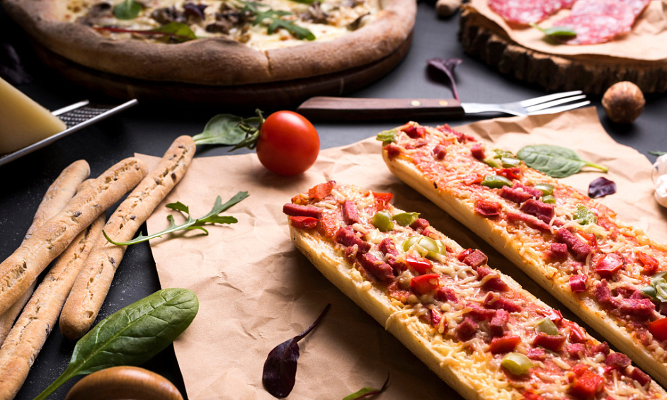 AV beautiful pizzeria very lively neighborhood in Paris 1