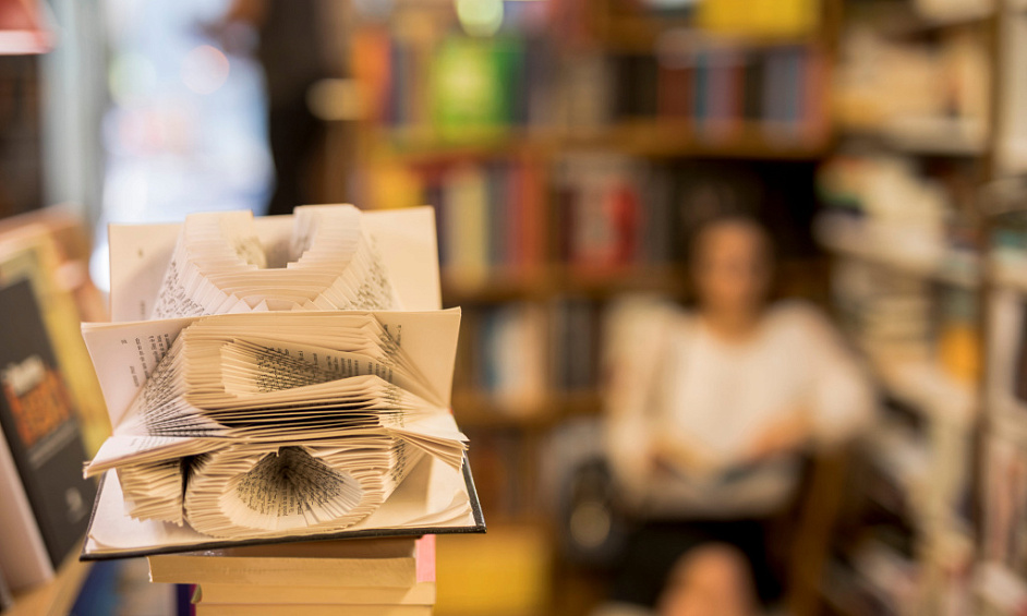 Bookshop, stationery and newsstand for sale in Paris 75015 1