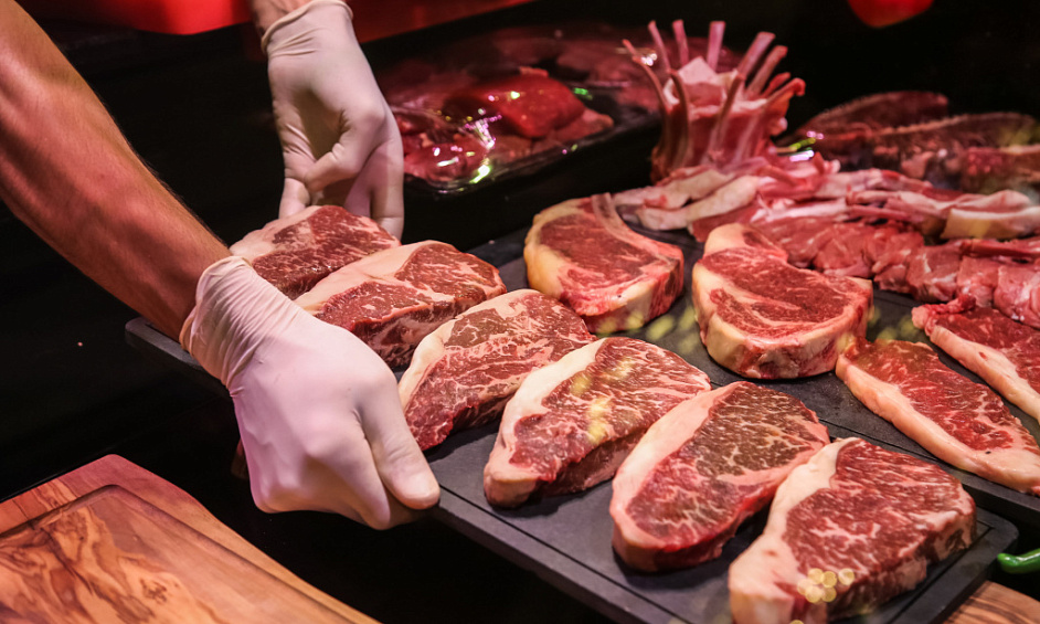 Sale butcher shop under covered market in Paris 1