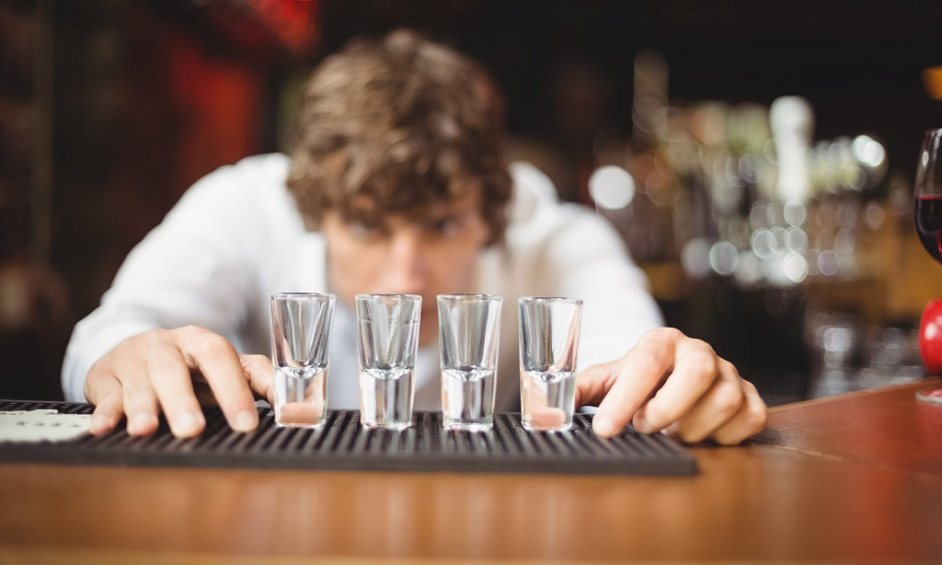 On the central square, BAR -BRASSERIE+5 rooms 1