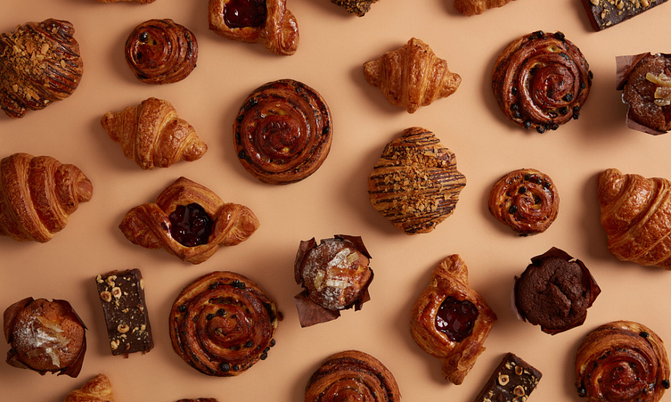Parisian bakery for sale closed on SUNDAY 1