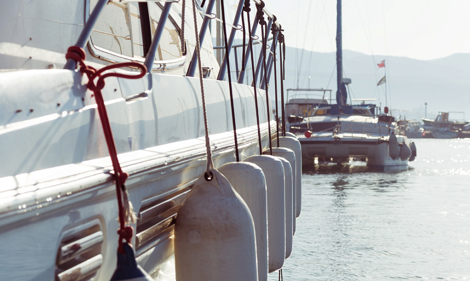 Sales, manufacturer and importer of boats Reims 1