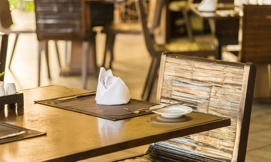 Restaurant with low rent & low expenses ! 1