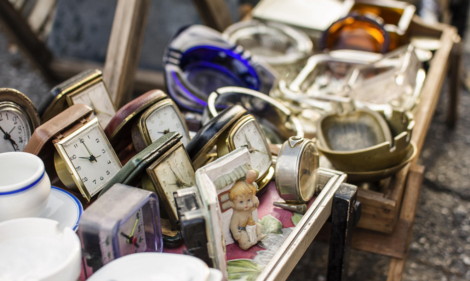 FDC tobacco and souvenirs for sale in Modane resort 73 1