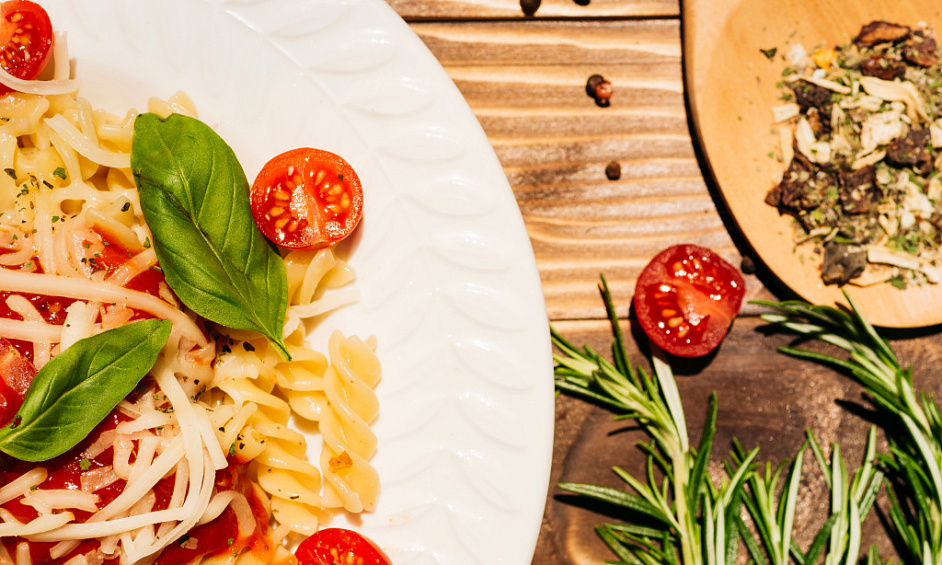 Sale: Italian caterer on a Paris shopping street 1