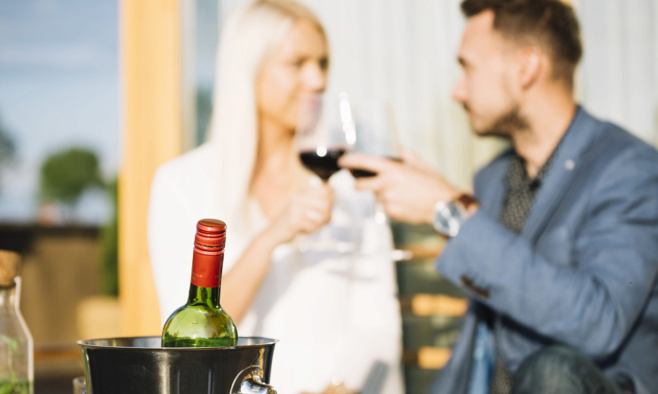Takeover of a franchised wine shop and bar in Martigues 1