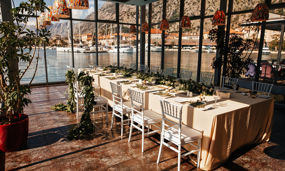 Av bistronomic restaurant with terrace in Orcet 1