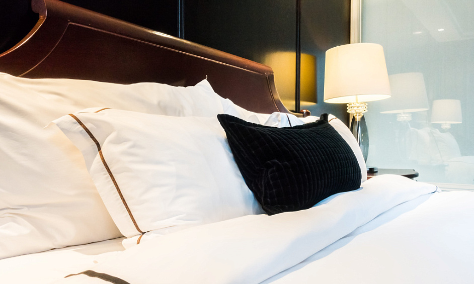 Building with bed-and-breakfast rooms in Bordeaux — property and business 1